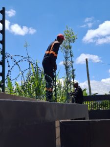 wall electric fence by fenken fencing